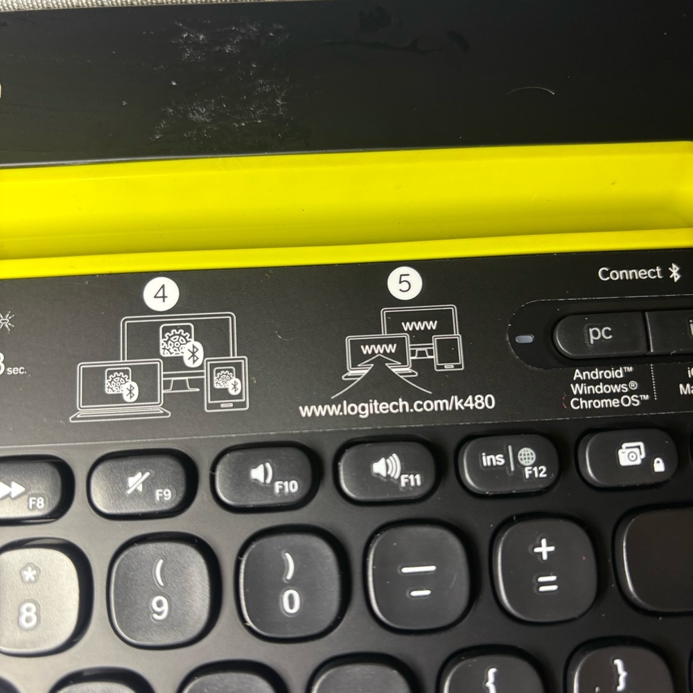 Logitech K480 Black Keyboard with Tablet Holder & Case - Picture 2 of 8